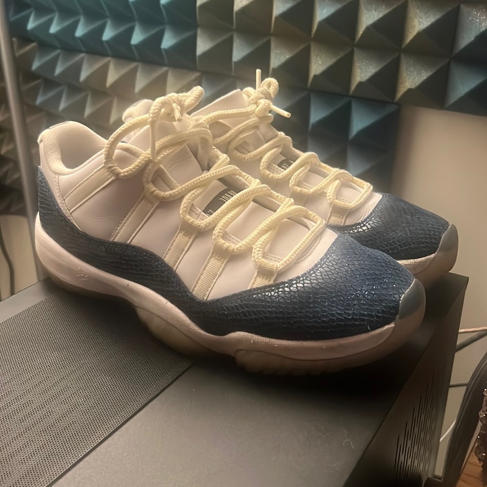 Jordan 11 Low Snakeskin Blue